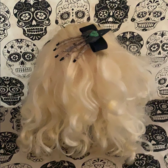 Halloween witch Hair accessory Clip Creepy hand Accessory NEW - Picture 15 of 16